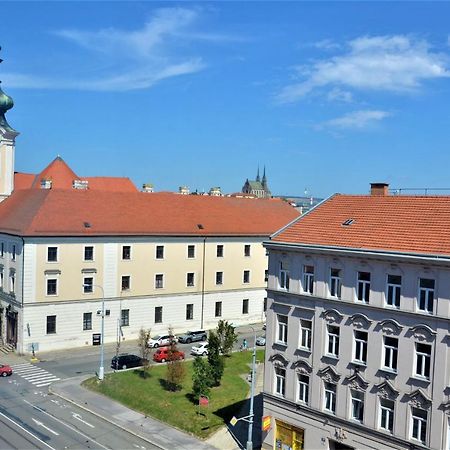 New Apartment With Garage Parking Brno Zewnętrze zdjęcie
